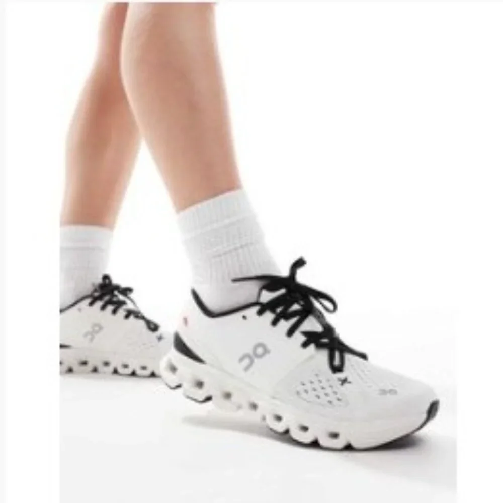 On Cloud X 4 Sneaker White/Black, 7 - Picture 3 of 12